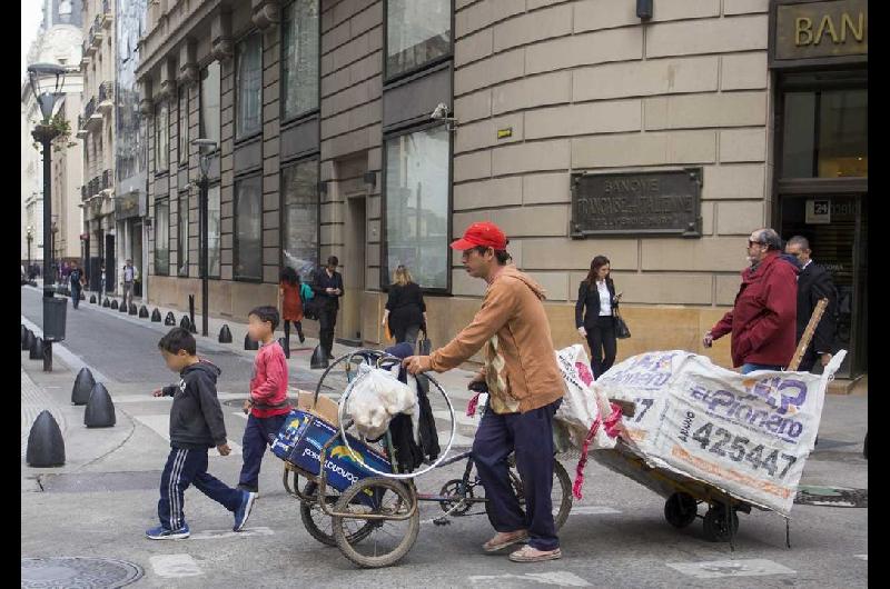 La pobreza seguiriacutea a la baja- se ubicariacutea en 316-en-porciento- seguacuten datos privados