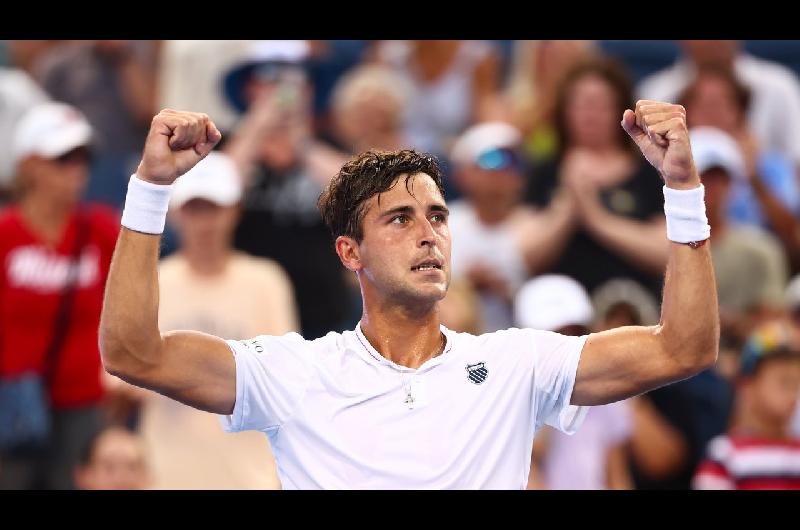 Tomaacutes Etcheverry se impuso a Juncheng Shang y clasificoacute a segunda ronda del Masters de Cincinnati