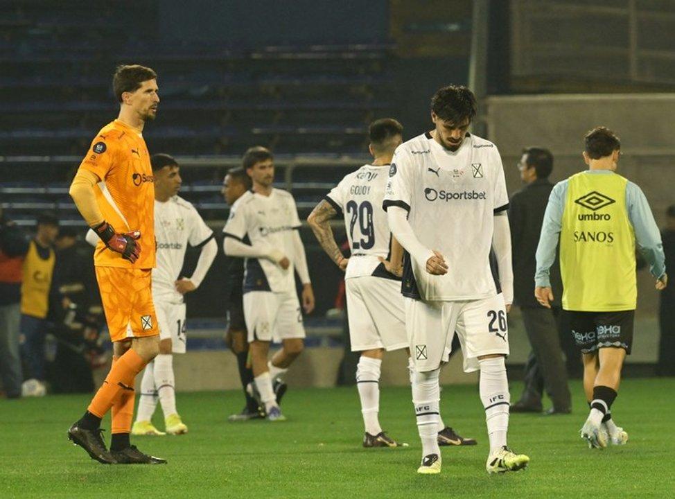 Independiente va por un triunfo ante River que le permita dejar atraacutes el flojo arranque de semestre