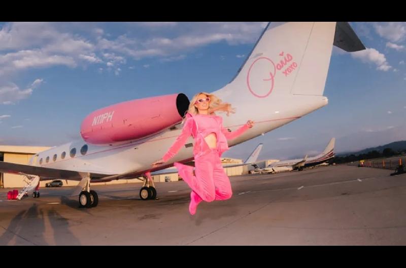 Coacutemo es el lujoso jet privado de Paris Hilton
