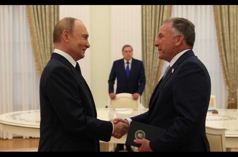 Trump y Putin buscan reunirse la proacutexima semana