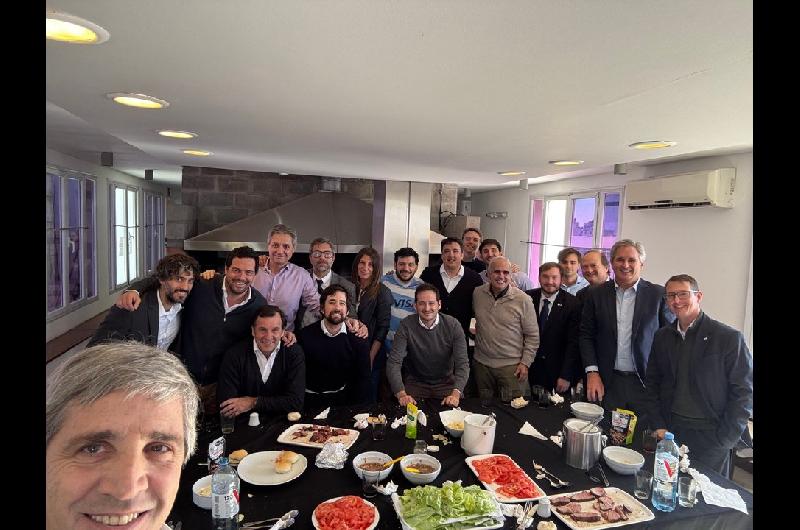 Quieacutenes son los funcionarios que le renunciaron a Luis Caputo y por queacute se fueron del Ministerio de Economiacutea