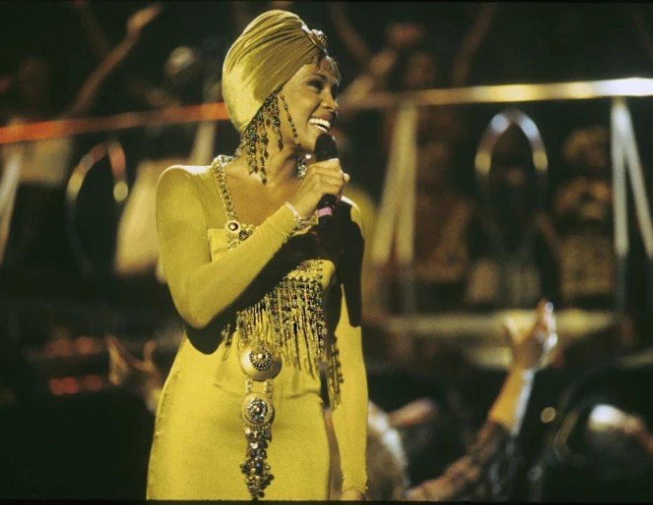 Desde el premio por la cancioacuten de El Guardaespaldas hasta vestidos- la subasta de objetos de Whitney Houston