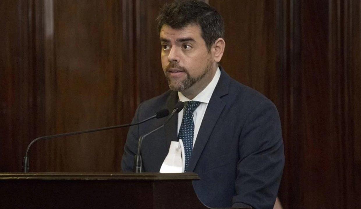 Abogado constitucionalista cruzoacute a Milei por los vetos- No se puede sancionar a un legislador por sus votos