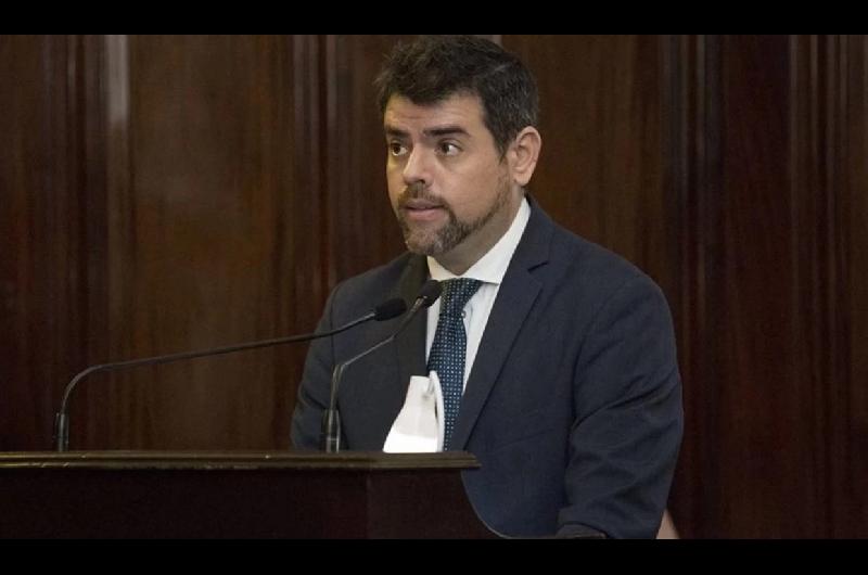 Abogado constitucionalista cruzoacute a Milei por los vetos- No se puede sancionar a un legislador por sus votos