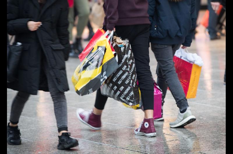 Las ventas minoristas no repuntan y cayeron a nivel mensual e interanual en julio
