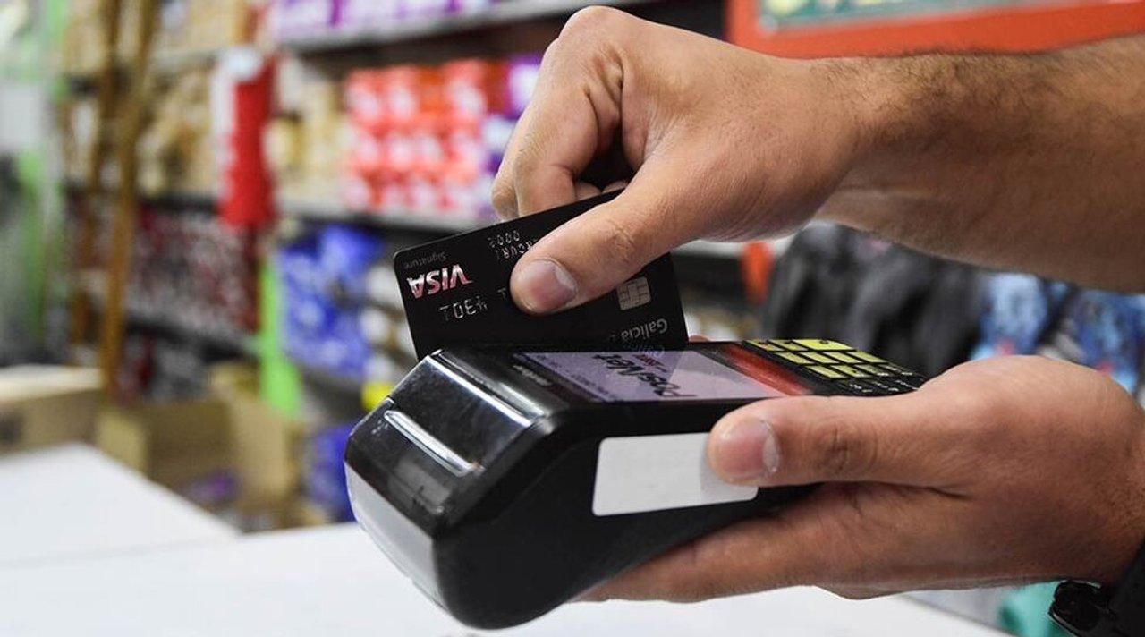 Alimentos al creacutedito- el 46-en-porciento- de las compras en supermercados se paga con tarjeta seguacuten informe