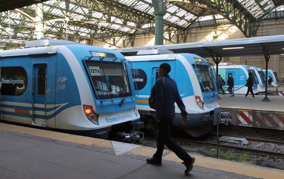 Pausa en la privatizacioacuten de trenes- el Gobierno ahora invertiraacute maacutes de 50000 millones en obras