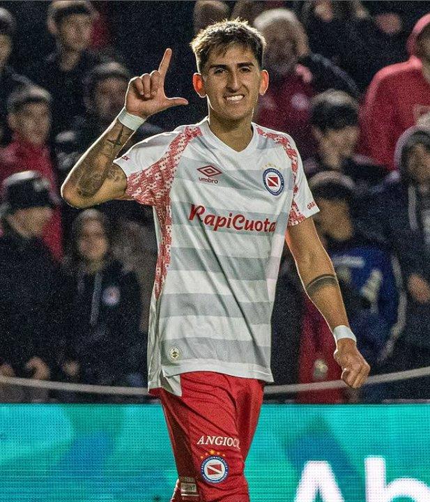 Argentinos Juniors le ganoacute a Unioacuten por la miacutenima y llegoacute a puestos de clasificacioacuten en el Torneo Clausura