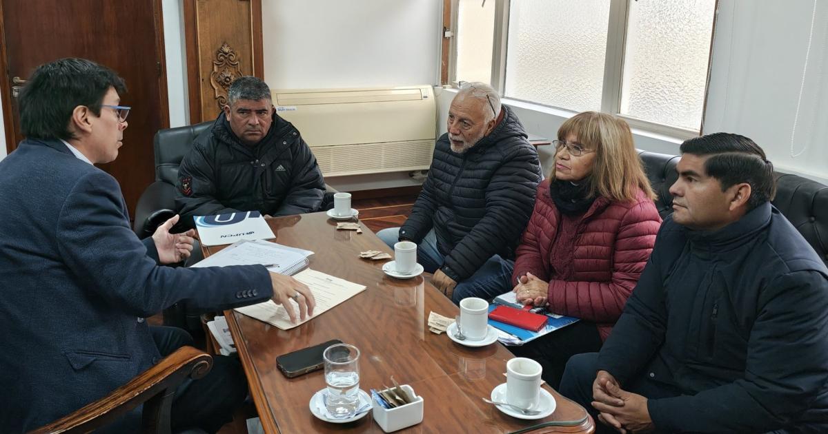 El Ejecutivo comenzoacute la ronda preliminar de la paritaria estatal