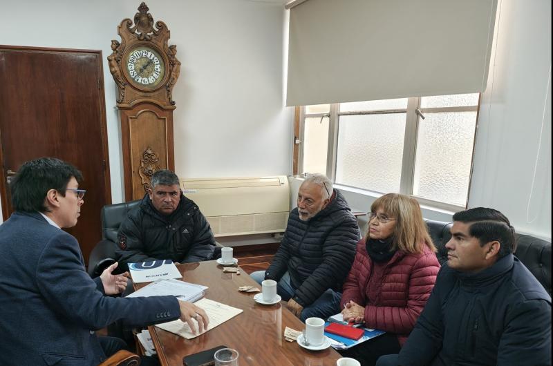 El Ejecutivo comenzoacute la ronda preliminar de la paritaria estatal