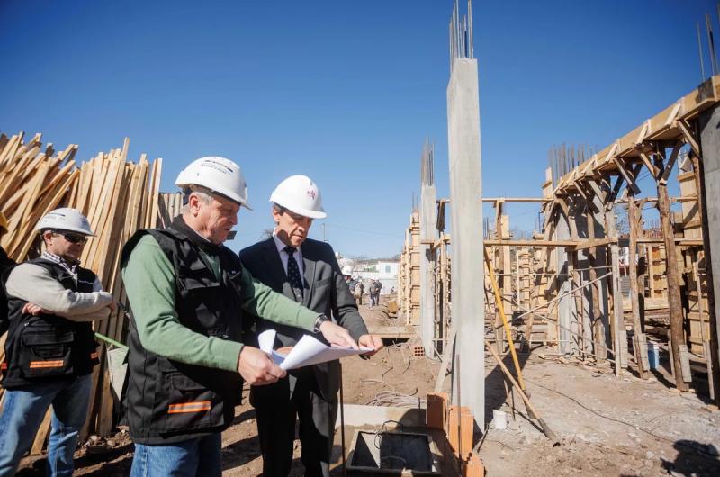 Un sostenido avance evidencia la construccioacuten de las Torres de Lujaacuten