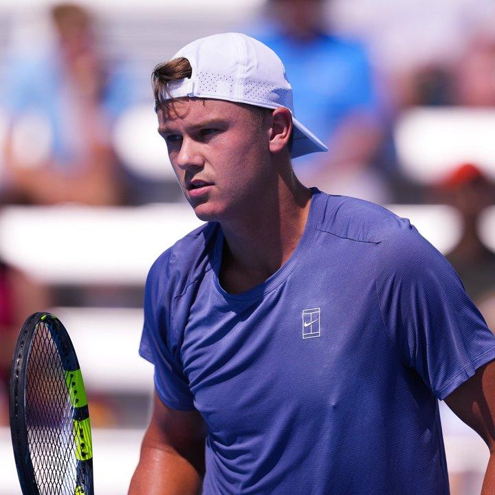 Rune avanzoacute a octavos de final con poleacutemica en el Masters 1000 de Cincinnati