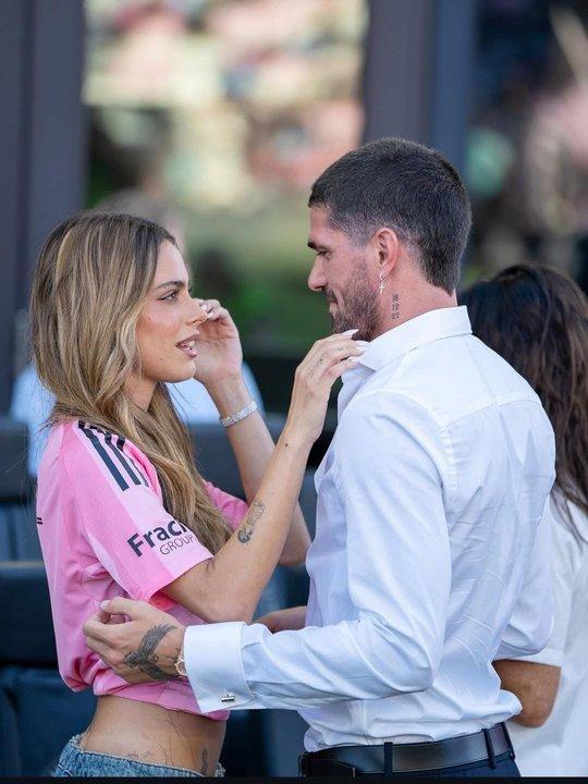 Tini Stoessel ya estariacutea buscando vestido de novia para su casamiento con Rodrigo De Paul 