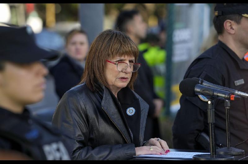 Escobar le reclamoacute a Bullrich revertir el cierre de una divisioacuten de la Prefectura