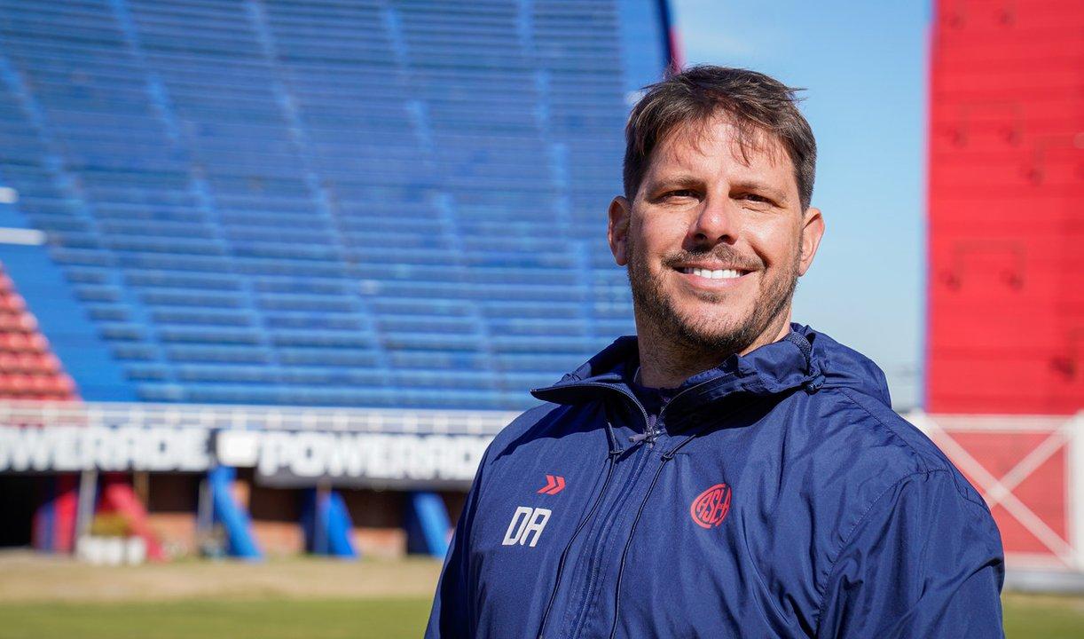 La Liga Profesional premioacute a Damiaacuten Ayude como el mejor DT de la Fecha 4