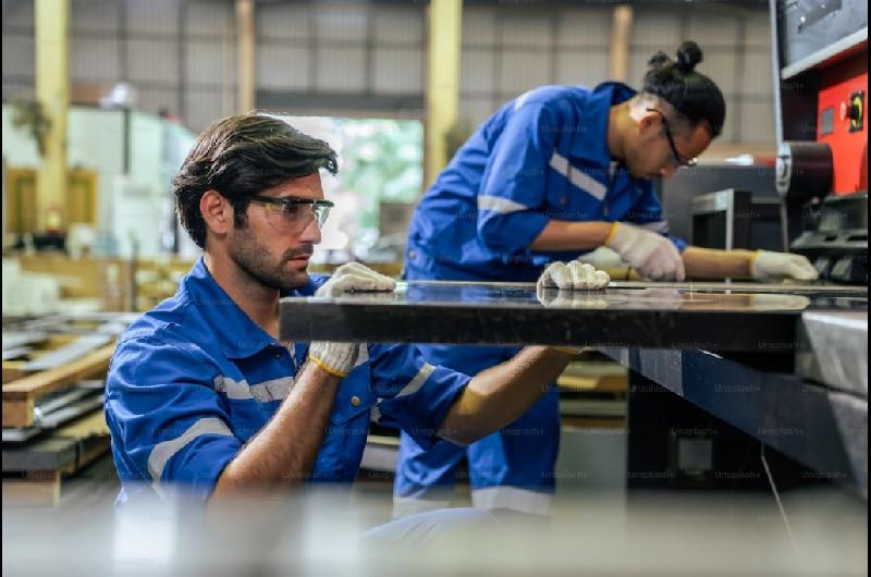 Crecioacute el empleo privado mejoroacute el salario y cayoacute la conflictividad laboral en junio seguacuten el Gobierno