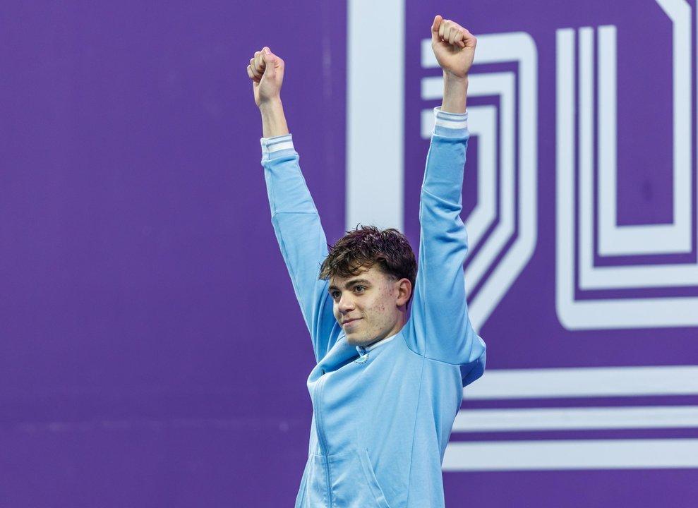 Argentina brilloacute en natacioacuten- Ulises Saravia conquista el oro en 100 metros espalda