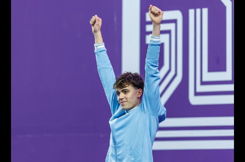 Argentina brilloacute en natacioacuten- Ulises Saravia conquista el oro en 100 metros espalda
