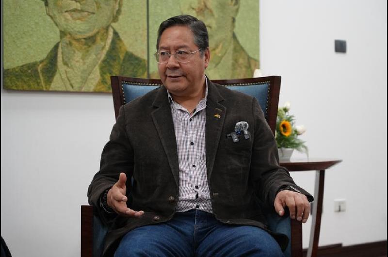 Luis Arce destaca el eacutexito de exploracioacuten petrolera en Bolivia con reconocimiento internacional a campo Mayaya