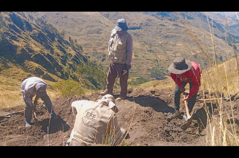 Recuperaron en Peruacute los cadaacuteveres de ocho personas asesinadas en 1984 por la Marina de Guerra
