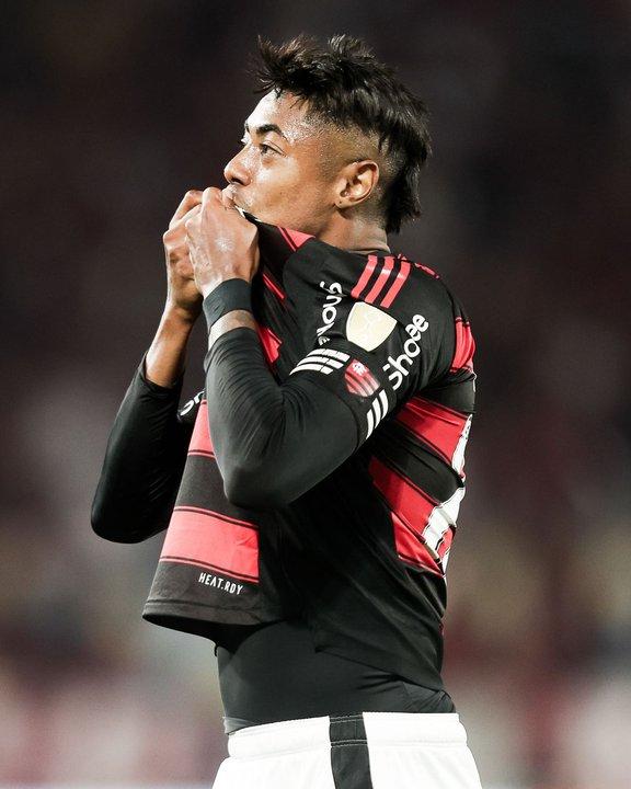 Copa Libertadores- en el duelo entre brasilentildeos Flamengo le ganoacute a Internacional de Porto Alegre en la ida