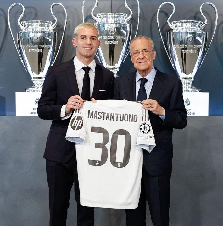 El Real Madrid presentoacute a Mastantuono- ldquoLlegar al club maacutes grande del mundo era un suentildeordquo