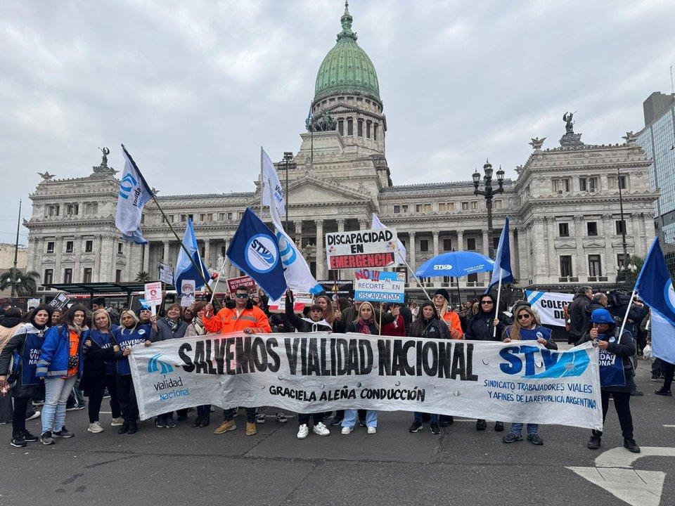 Trabajadores de Vialidad Nacional marcharaacuten el proacuteximo jueves al Congreso