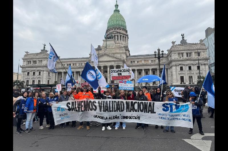 Trabajadores de Vialidad Nacional marcharaacuten el proacuteximo jueves al Congreso
