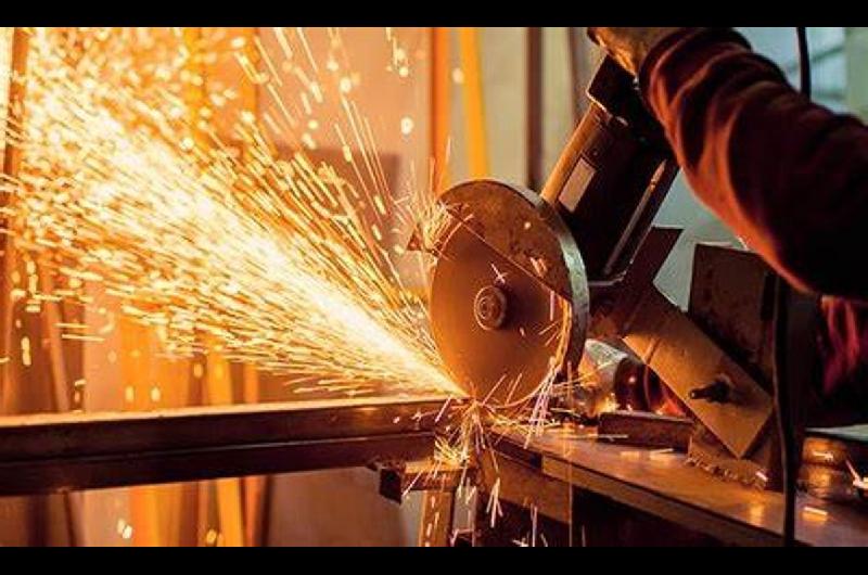La industria utilizoacute 588-en-porciento- de su capacidad instalada en junio y y registroacute otra suba interanual