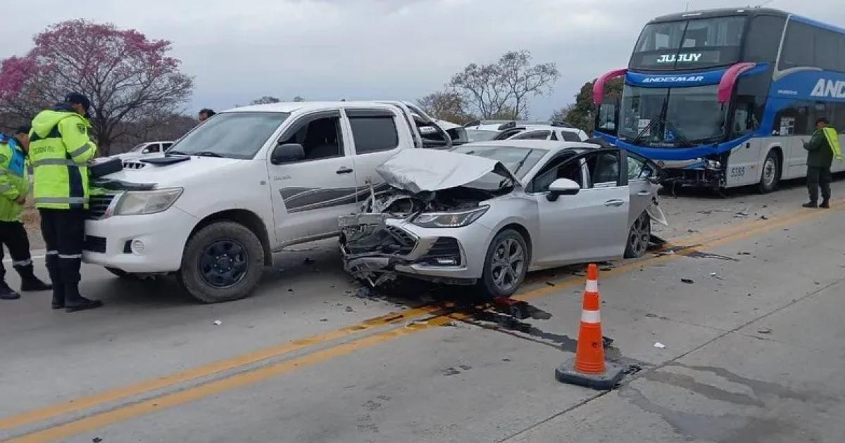 Choque muacuteltiple en Ruta 34 entre Salta y Jujuy- hay tres personas heridas