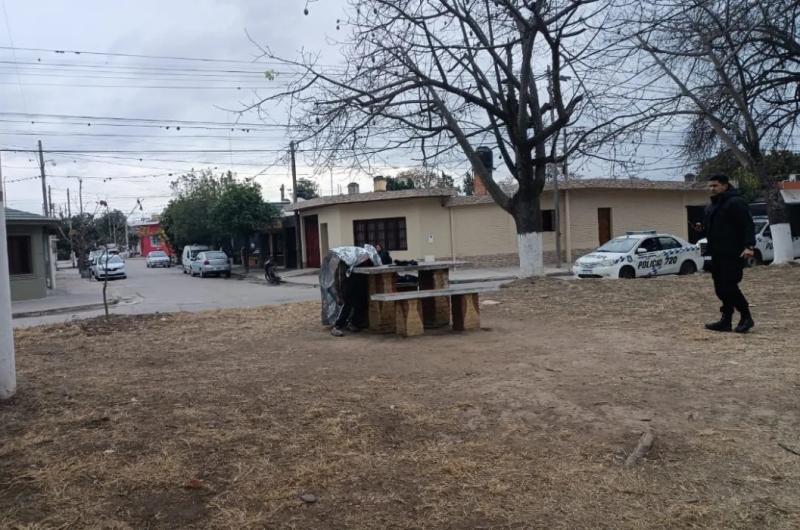 En una plaza de Perico encontraron sin vida a un hombre en situacioacuten de calle
