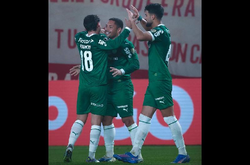 Palmeiras goleoacute a Universitario por 4-0 y se acerca a los cuartos de final de la Copa Libertadores
