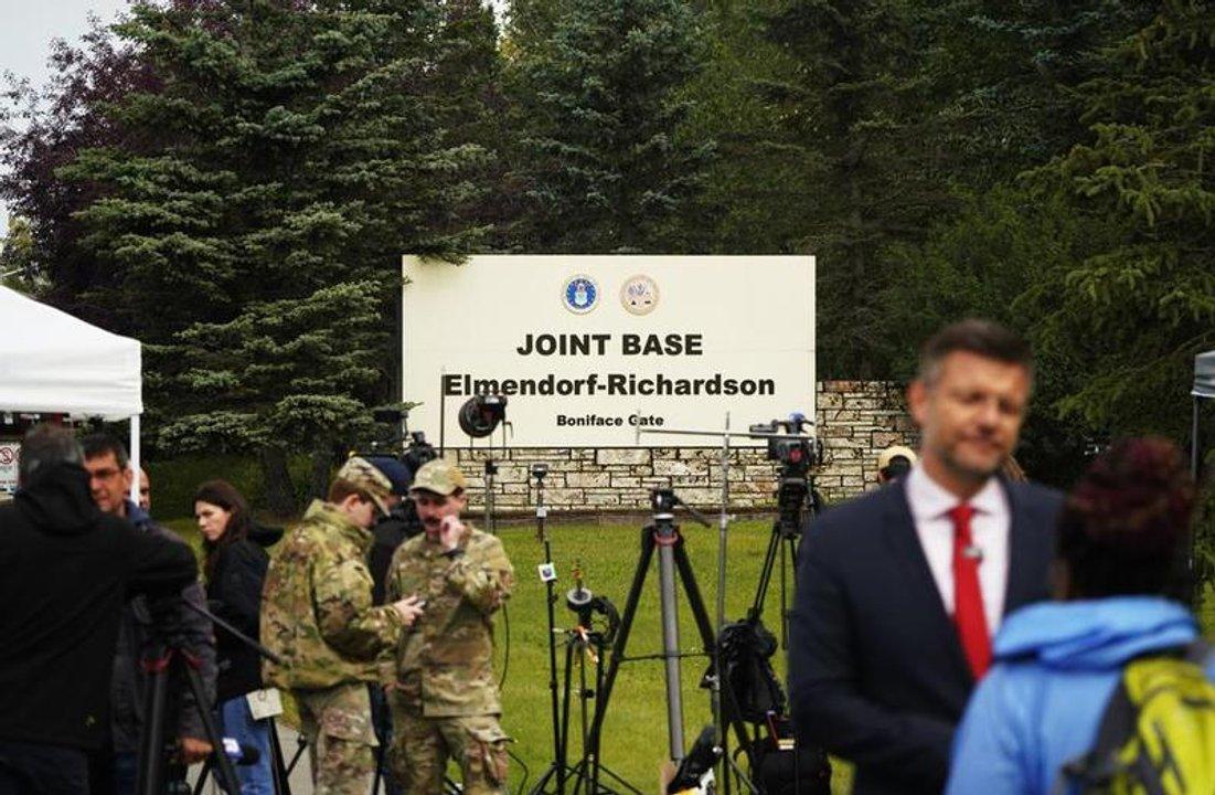 Anchorage espera abarrotado de gente la cumbre Trump-Putin