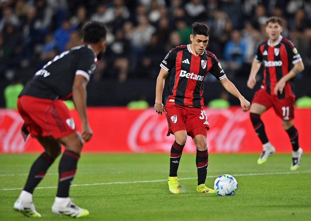 Copa Libertadores- Conmebol designoacute los aacuterbitros para las revanchas de River Racing Veacutelez y Estudiantes