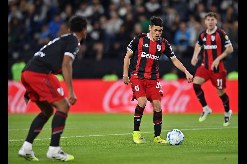 Copa Libertadores- Conmebol designoacute los aacuterbitros para las revanchas de River Racing Veacutelez y Estudiantes