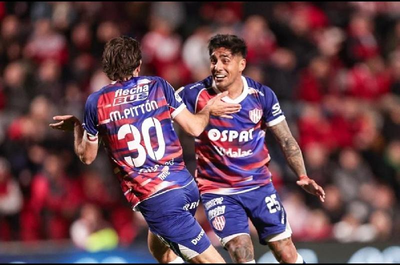 Unioacuten aplastoacute a Instituto 4-0 en Coacuterdoba y se prende en el Clausura