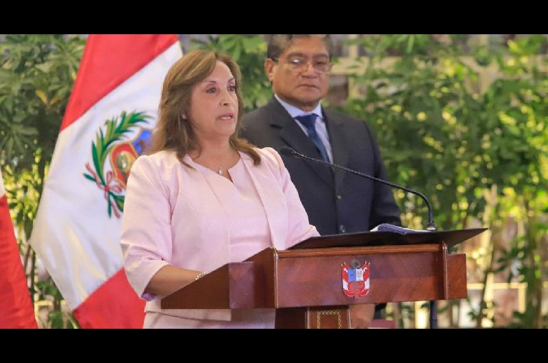 Boluarte ratificoacute que Peruacute no cederaacute ni un centiacutemetro de su territorio