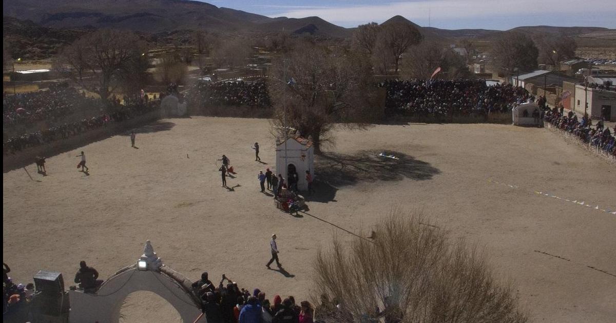 Monumental muestra de fe y uacutenica tradicioacuten en Casabindo