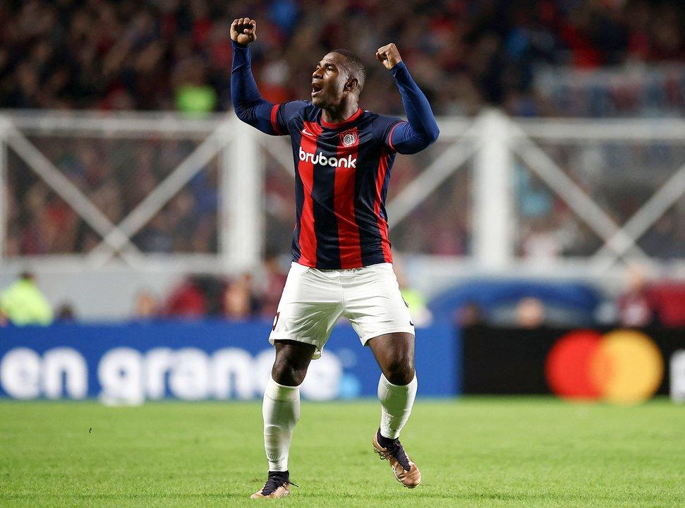 Jhohan Romantildea criticoacute el arbitraje tras la caiacuteda de San Lorenzo- ldquoVan varios partidos que inclinan la cancha