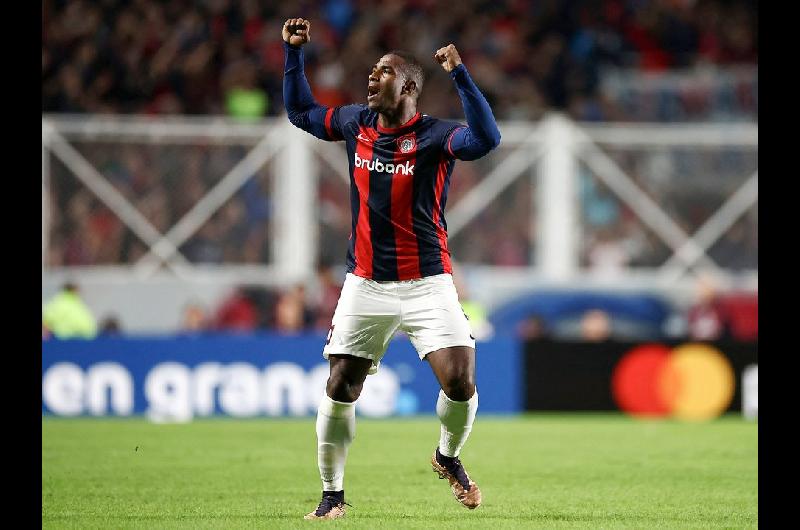 Jhohan Romantildea criticoacute el arbitraje tras la caiacuteda de San Lorenzo- ldquoVan varios partidos que inclinan la cancha