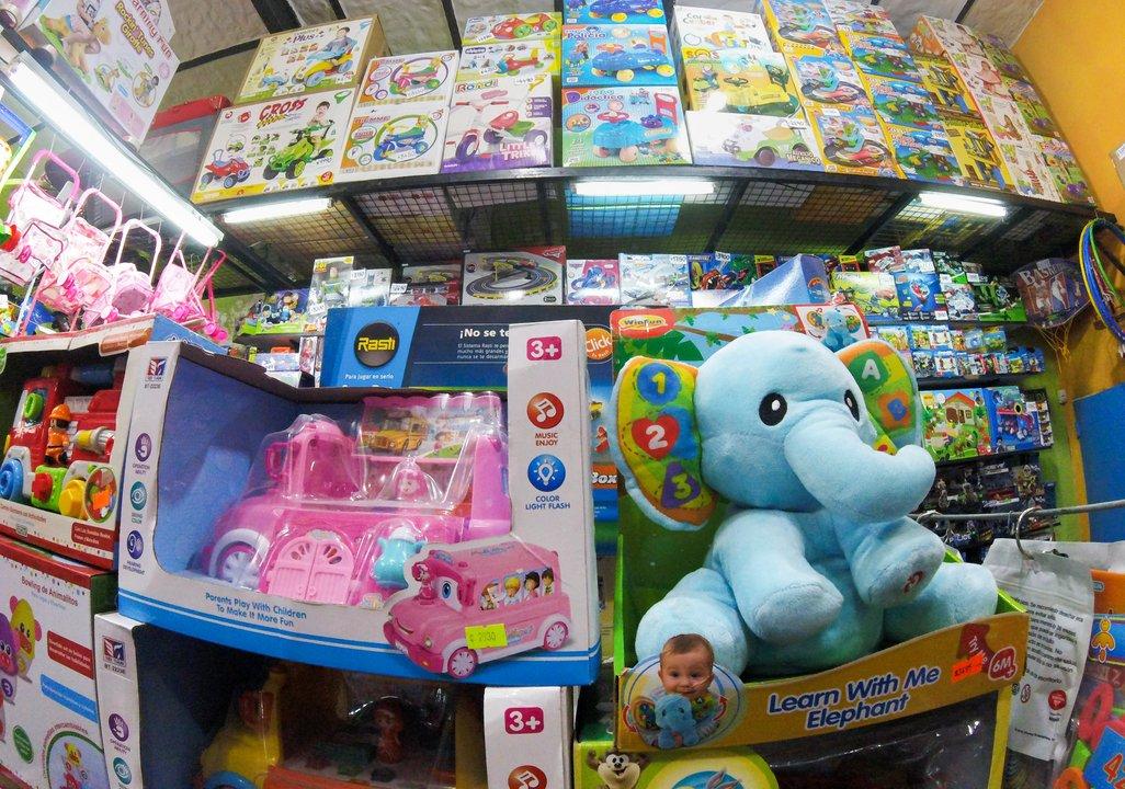 Las ventas por el Diacutea del Nintildeo cayeron un 52-en-porciento- pese al crecimiento del comercio electroacutenico