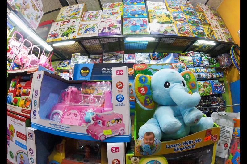 Las ventas por el Diacutea del Nintildeo cayeron un 52-en-porciento- pese al crecimiento del comercio electroacutenico