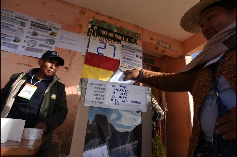 Bolivia vota en medio de una crisis econoacutemica y con sondeos que anticipan un giro a la derecha