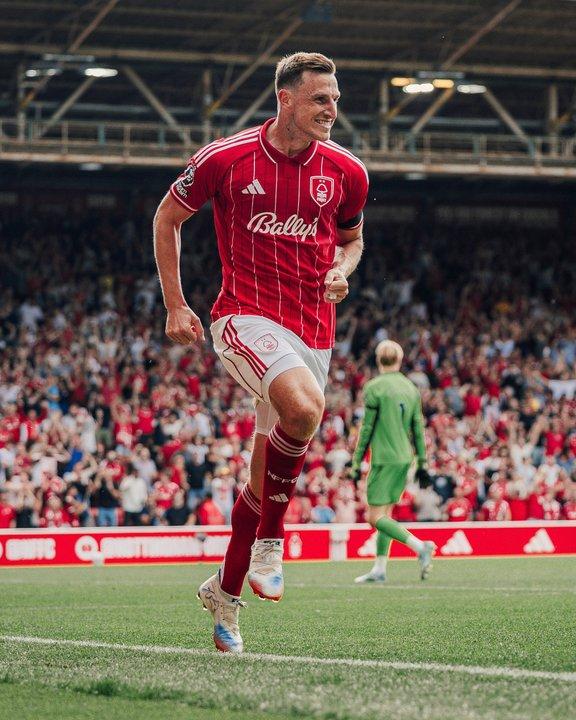 El Nottingham Forest derrotoacute al Brentford por 3-1 y estaacute en el lote de los punteros de la Premier League