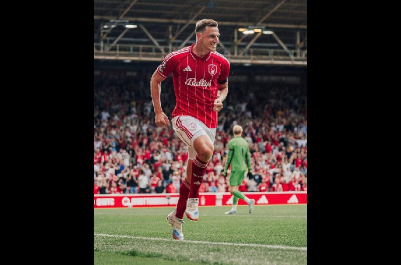 El Nottingham Forest derrotoacute al Brentford por 3-1 y estaacute en el lote de los punteros de la Premier League