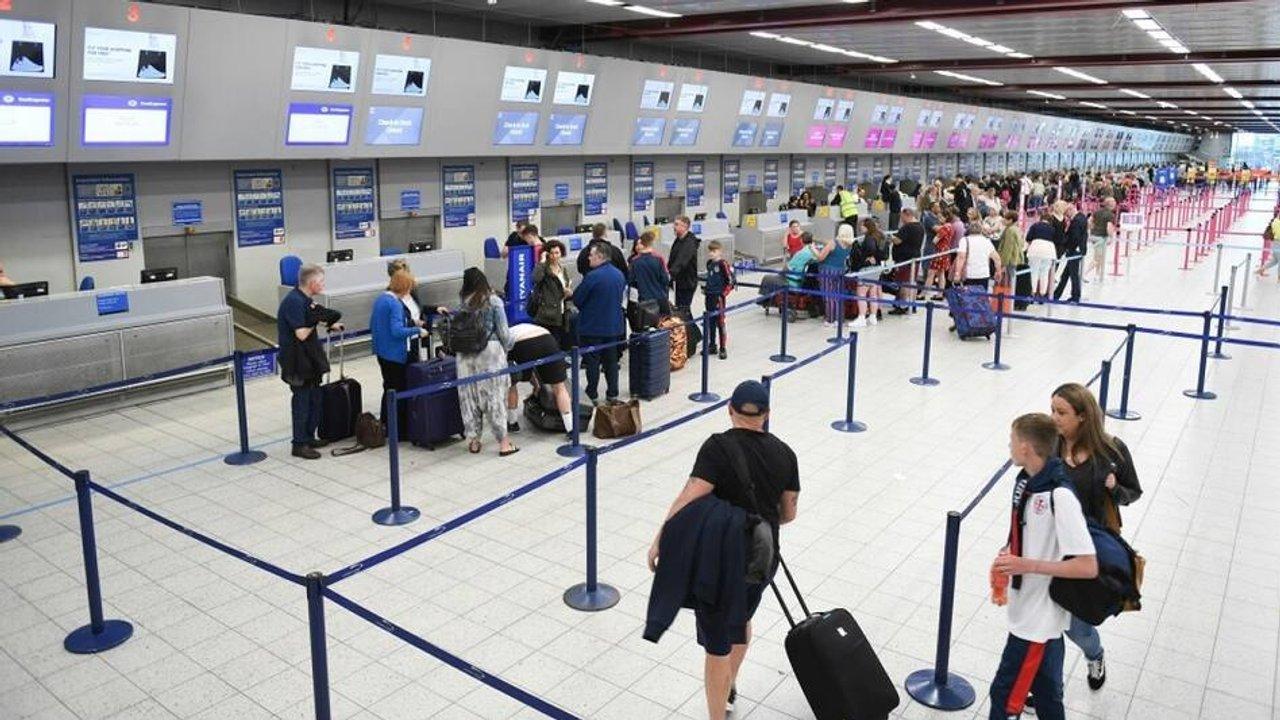 Crisis en el sector hotelero local- por queacute viajar al exterior se volvioacute maacutes barato que hacer turismo interno