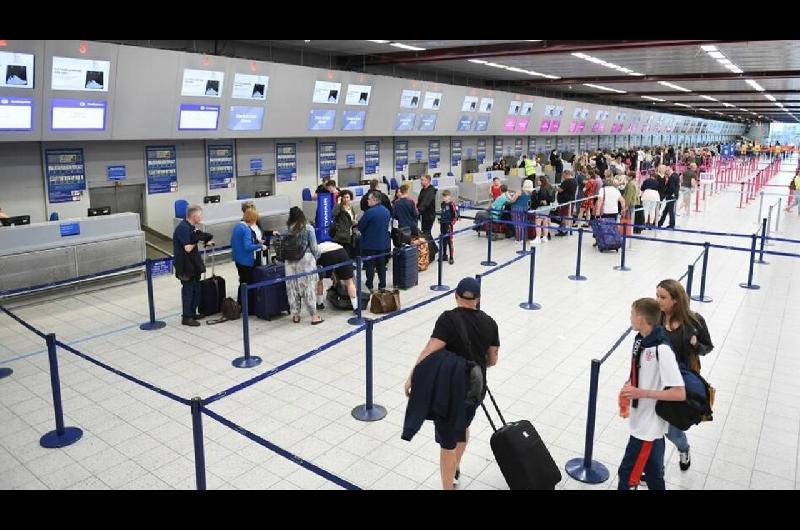 Crisis en el sector hotelero local- por queacute viajar al exterior se volvioacute maacutes barato que hacer turismo interno