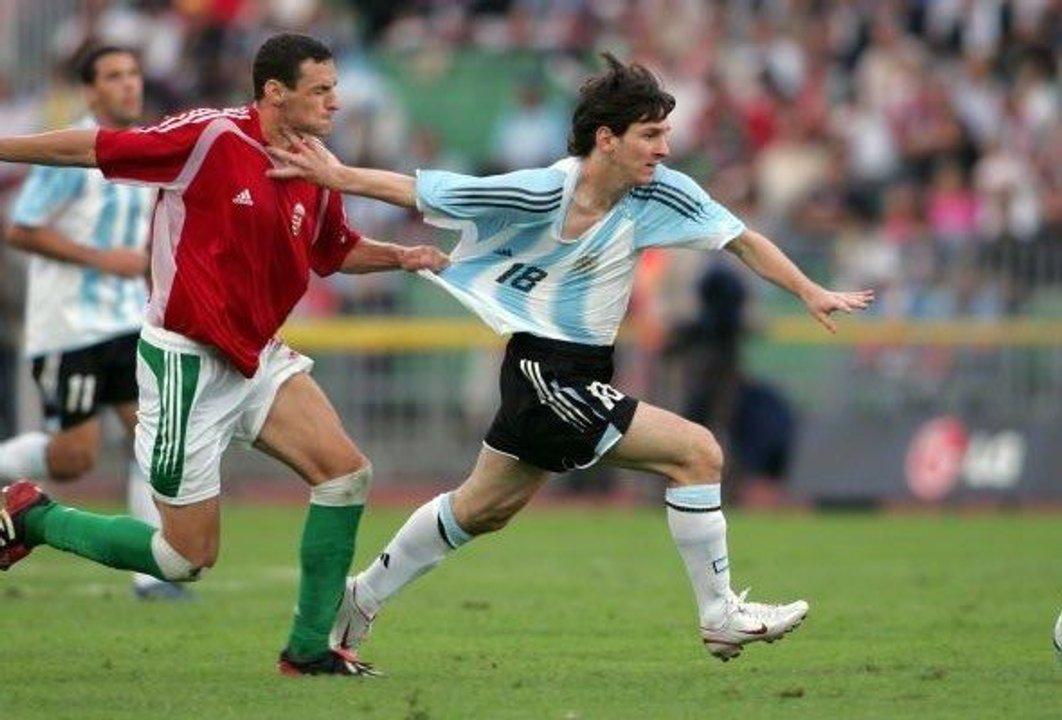 Se cumplen 20 antildeos del fatiacutedico debut de Messi con la Seleccioacuten argentina