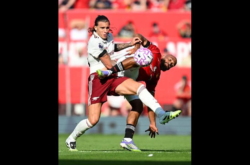 Arsenal arrancoacute con victoria en la Premier League tras vencer al Manchester United en Old Trafford